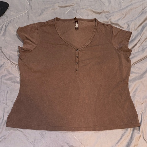 SKIMS VINTAGE HENLEY T-SHIRT - Picture 1 of 4